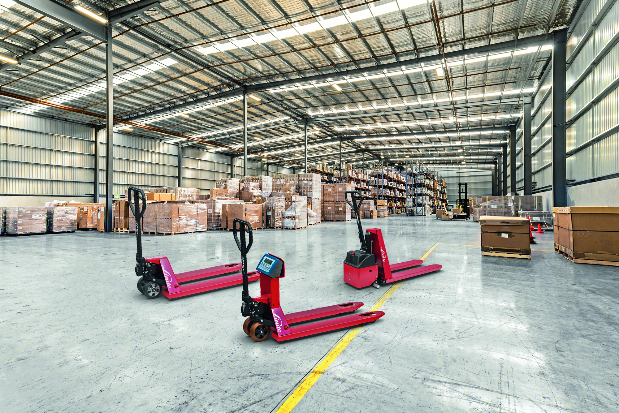 Linde handpallettrucks in warehouse