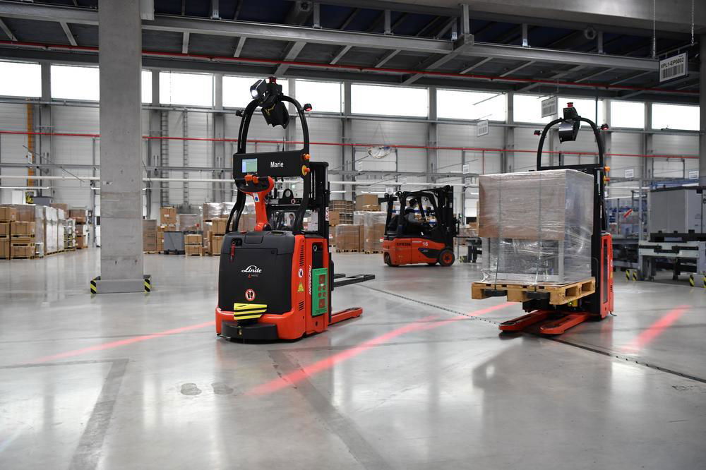 Linde_MH_ebm-papst integratie L-matics naast conventionele trucks
