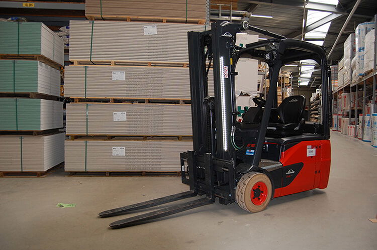 Linde heftruck in magazijn