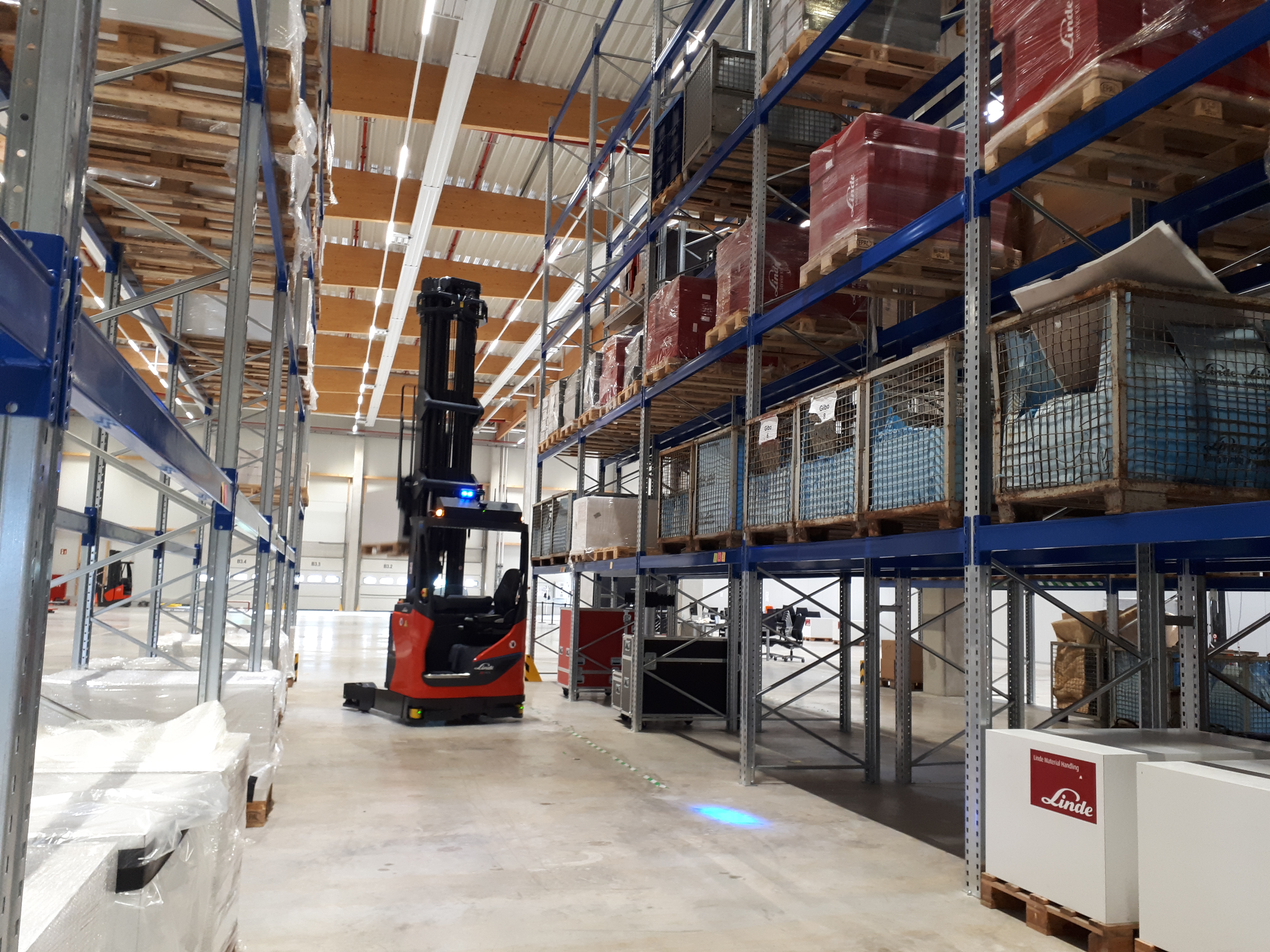 Linde R-Matic in warehouse met BlueSpot